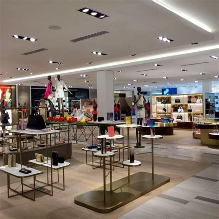 Saks Fifth Avenue Houston Texas: A Luxurious Shopping Experience